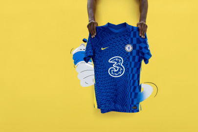 La nuova maglia psichedelica del Chelsea per la stagione 21/22